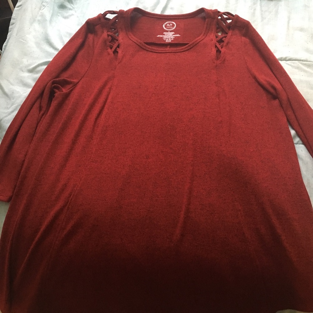 red quarter sleeve shirt